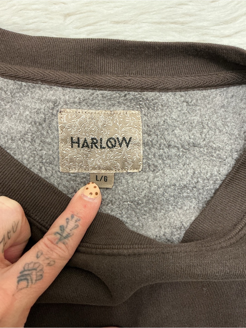 💙 Harlow - Cropped Sweatshirt in Deep Chocolate Brown - SZ L - Picture 2 of 8